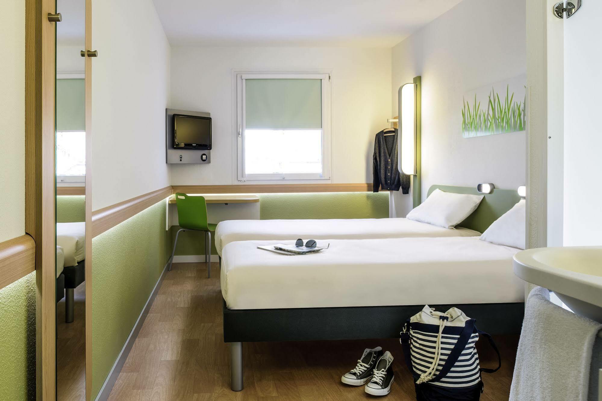 Ibis Budget Fontainebleau Avon Exterior photo