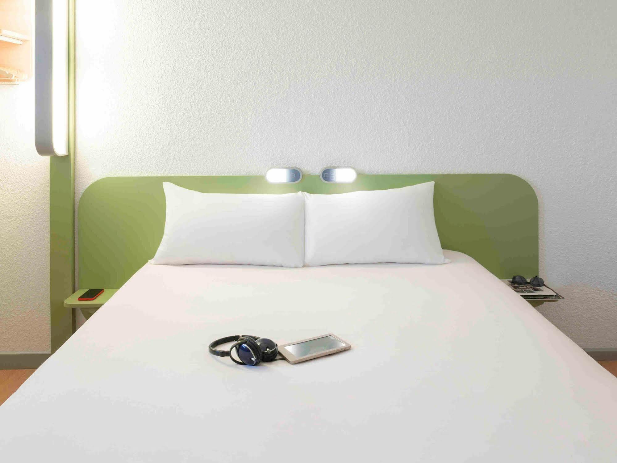Ibis Budget Fontainebleau Avon Exterior photo