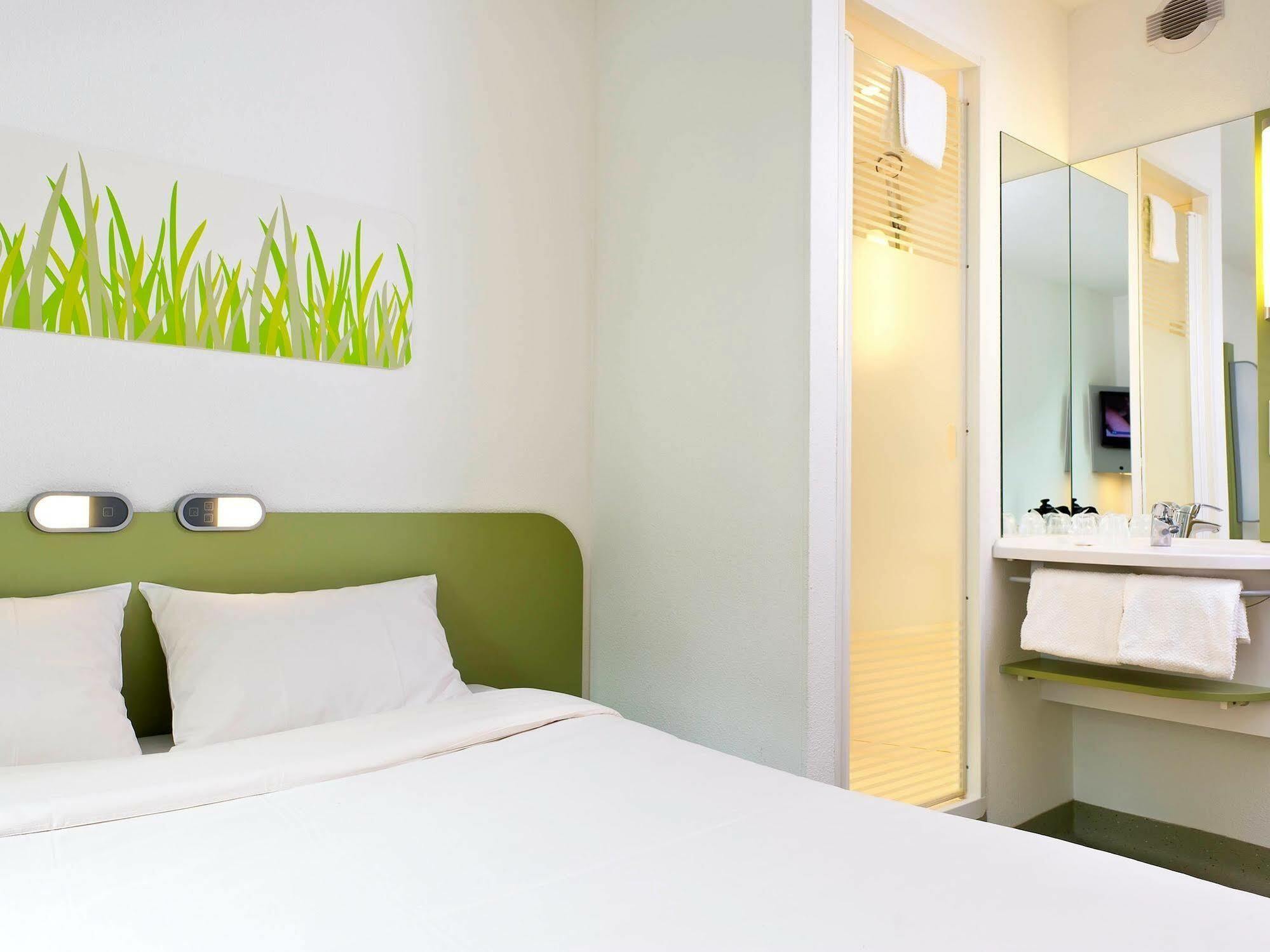 Ibis Budget Fontainebleau Avon Exterior photo