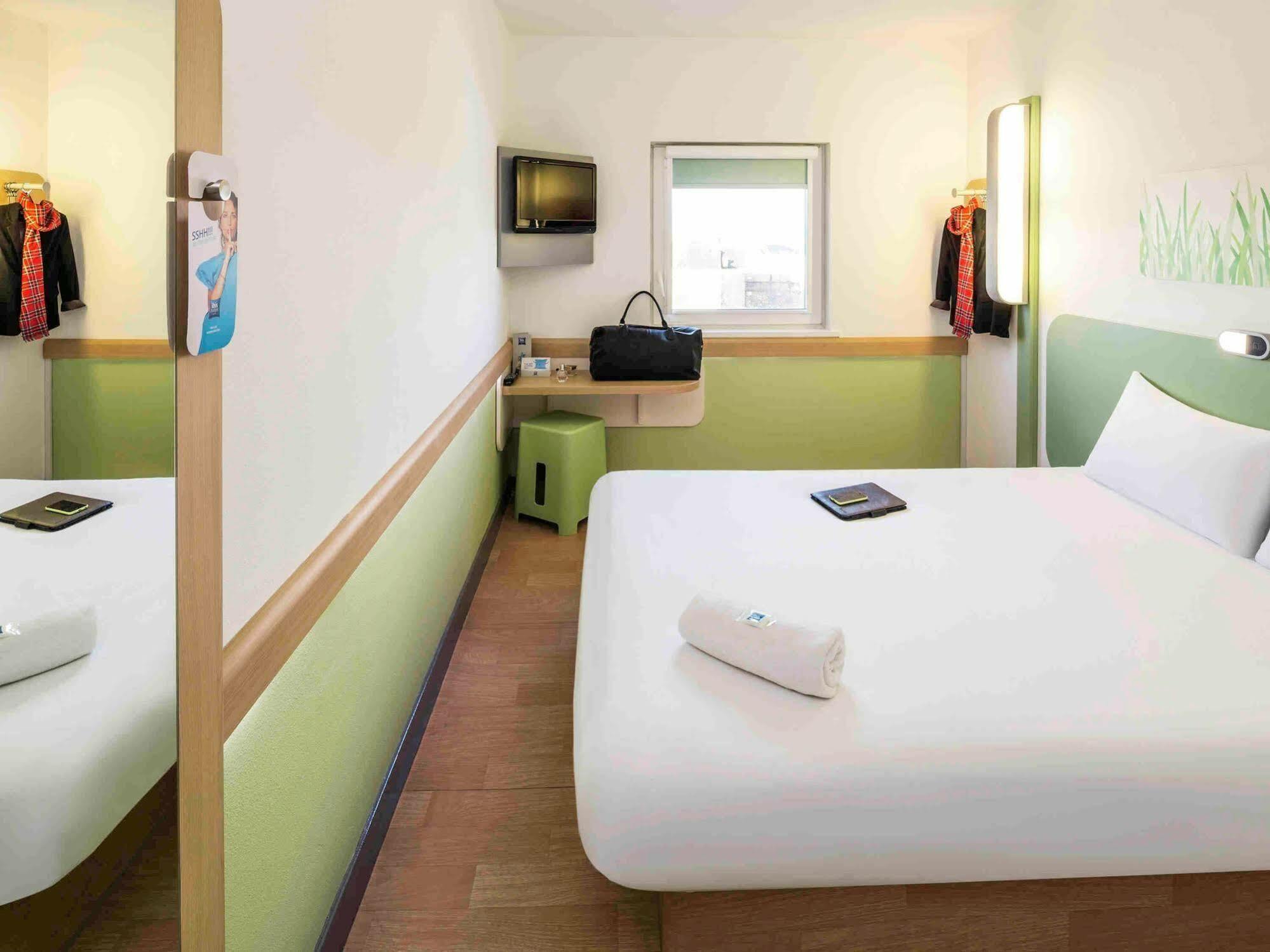 Ibis Budget Fontainebleau Avon Exterior photo